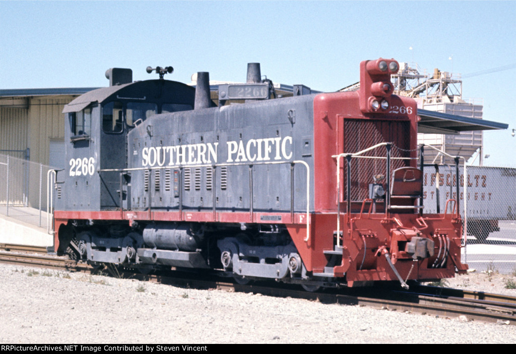 Southern Pacific SW1200 #2266